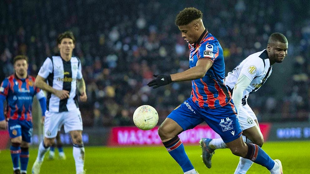 Basel's Kevin Carlos scored the only goal at the Letzigrund