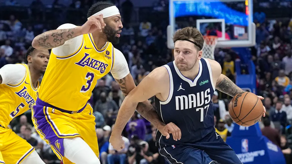 Luka Doncic (rechts) und Anthony Davis tauschen die Teams