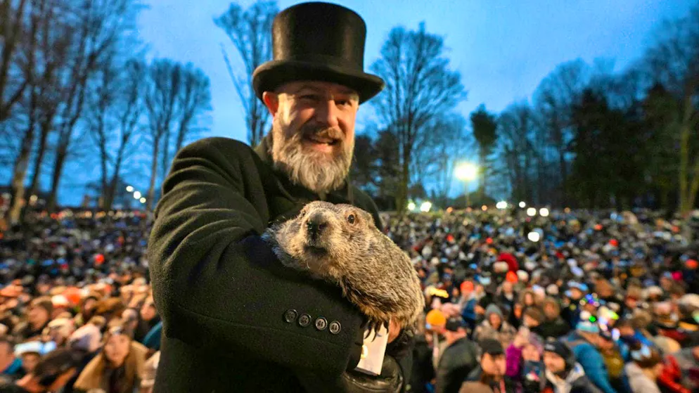 ARCHIVE - Groundhog caretaker A.J. Dereume holds Punxsutawney Phil, the weather-predicting groundhog, during the 138th celebration of Groundhog Day at Gobbler's Knob. Photo: Barry Reeger/AP/dpa