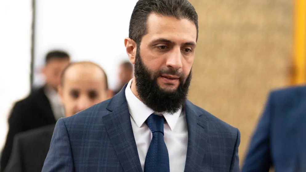 ARCHIV - Syriens Übergangspräsident Ahmed al-Scharaa im Präsidentenpalast in Damaskus. Foto: Mosa'ab Elshamy/AP/dpa/Archivbild