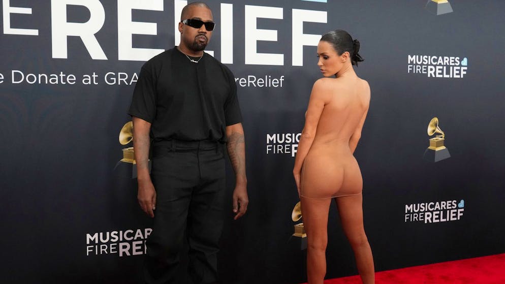 Worldwide outrage. Kanye West loses millions after his wife's nude performance