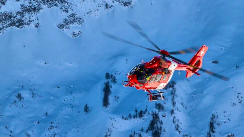 In 2024, Rega helicopters flew fewer missions due to the weather. (symbolic image)