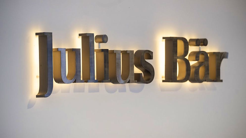 Julius Bär hat nach Abschreibungen zur Signa-Krise im Vorjahr, im Jahr 2024 wieder einen deutlich höheren Gewinn geschrieben. Derweil verschärft der Vermögensverwalter den Sparkurs und baut Stellen ab.(Archivbild)