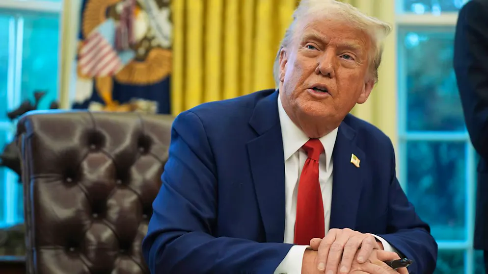 US-Präsident Donald Trump spricht vor der Unterzeichnung einer Durchführungsverordnung im Oval Office des Weißen Hauses in Washington. Foto: Evan Vucci/AP/dpa
