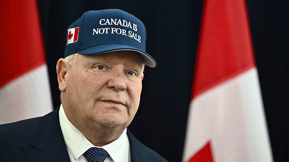 Le Premier ministre de l'Ontario Doug Ford a riposté face aux décisions de Donald Trump envers le Canada. Doug Ford a également annulé un contrat provincial de 100 millions de dollars canadiens avec Starlink, la société contrôlée par le milliardaire Elon Musk, grand allié du président américain.