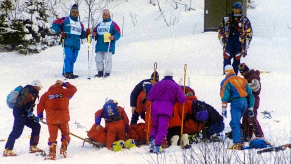Course marshals and doctors rescue Ulrike Maier during the World Cup downhill in Garmisch-Partenkirchen. Maier died at the scene of the accident as a result of a broken neck.