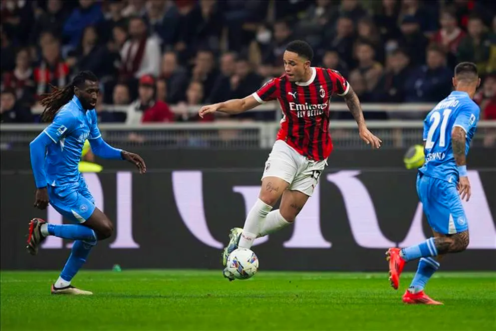 Presto indosserà la maglia degli avversari in foto