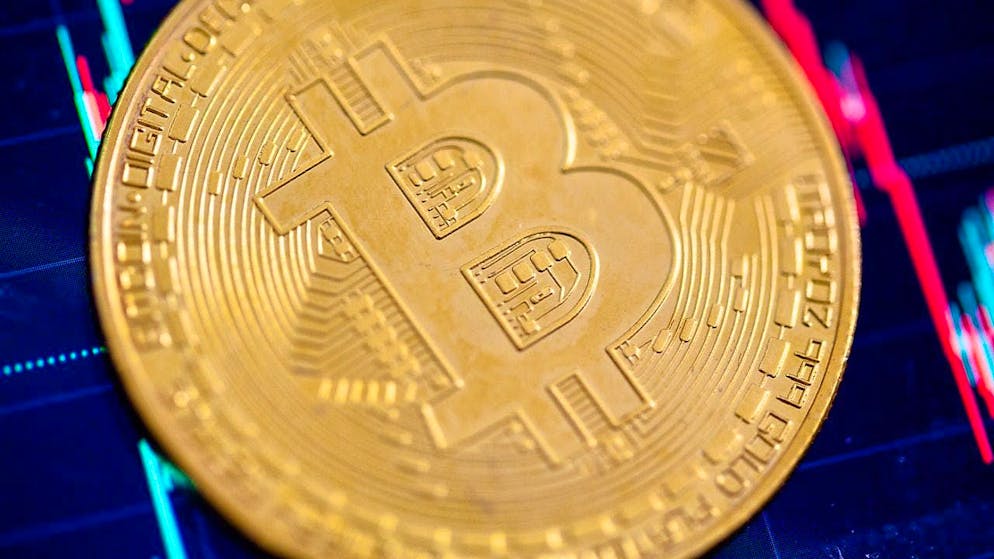 Bitcoin is also coming under pressure in the uncertain financial market environment. This was triggered by the Trump administration's announcement to impose high tariffs on products from Canada, Mexico and China.(symbolic image)