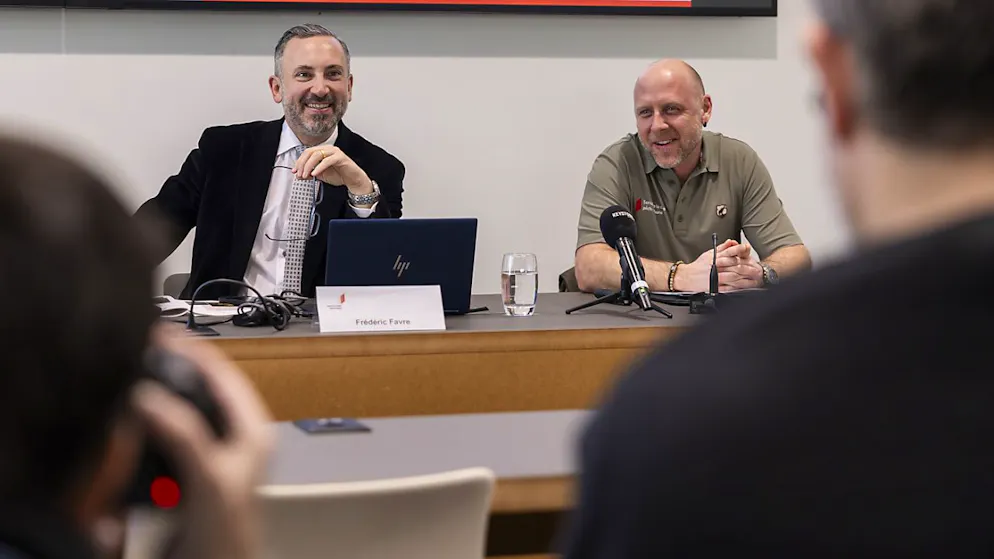 Frederic Favre, (à gauche,  le chef du Departement de la sécurité, des institutions et du sport) et Nicolas Bourquin (le chef du Service de la chasse, de la pêche et de la faune) ont tiré le bilan de la présence du loup en Valais, en 2024.