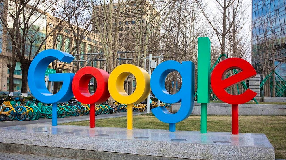 Google's advertising business continues to generate the majority of Alphabet's revenue. (archive image)