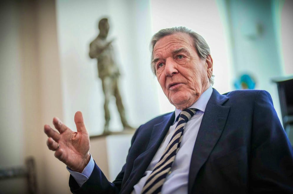 Former Chancellor Gerhard Schröder (SPD) has undergone clinical treatment for a burnout diagnosis.