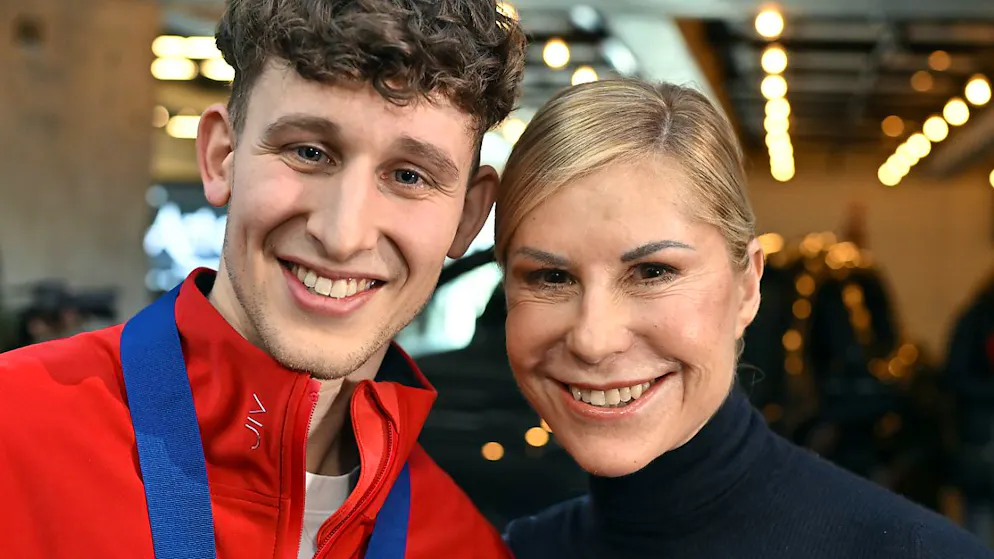 «Es freut mich, dass ich etwas bewegen konnte» - Gallery. Auch Denise Biellmann, die Weltmeisterin und Europameisterin von 1981, lässt sich diesen Moment nicht entgehen
