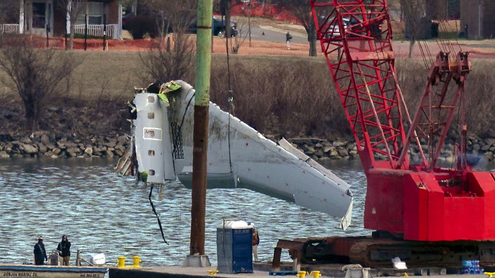 Une aile de l'avion a notamment été sortie du fleuve Potomac.
