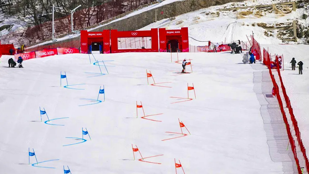 Controversa gara a squadre nel formato parallelo.
