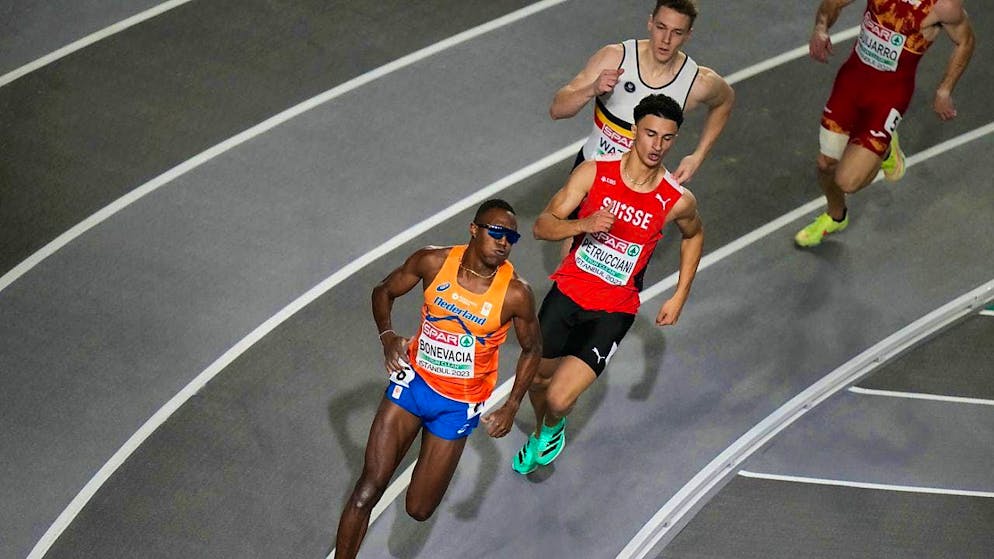 Ricky Petrucciani (in Swiss kit) is looking forward to competing indoors after a long training phase (archive photo)