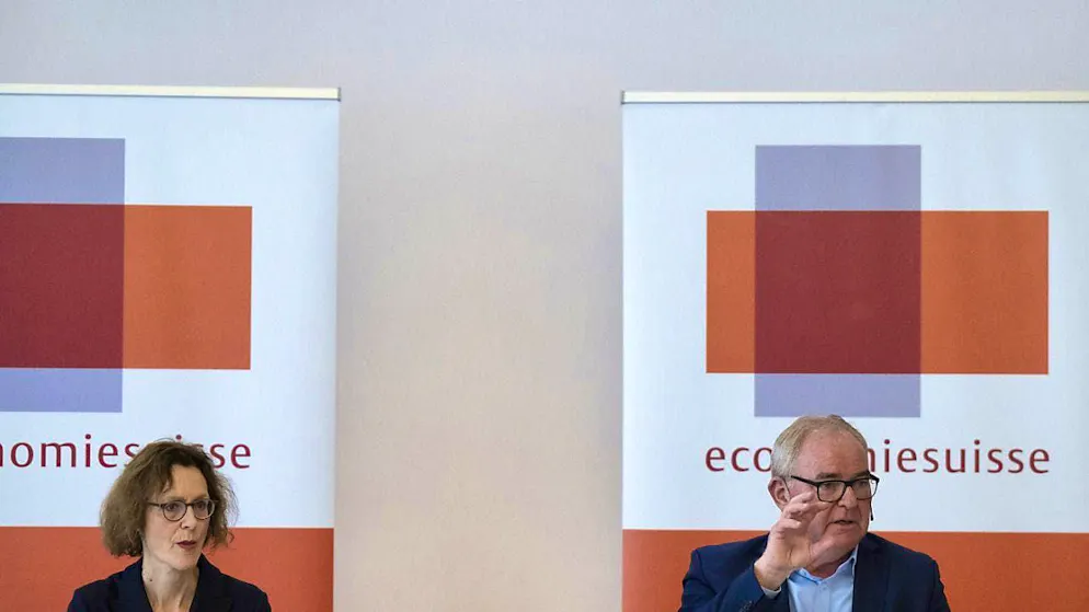 The head of the business umbrella organization Economiesuisse - CEO Monika Rühl (left) and President Christoph Mäder - warns against over-regulating UBS. Following the parliamentary investigation report on the CS emergency merger, steps need to be taken with a "sense of proportion".