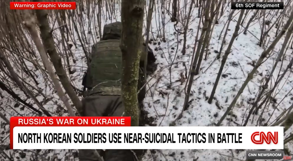 Dieser Nordkoreaner ist verletzt und ruft Kim Jong-uns Namen, bevor er eine Granate zündet, um der Gefangennahme zu entgehen.