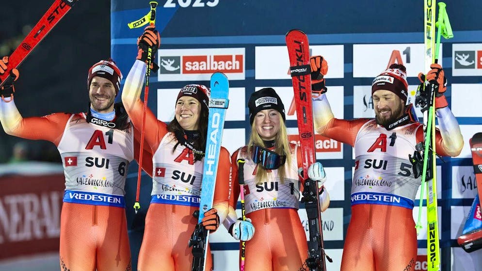 The Swiss team wins silver in the team event at the World Ski Championships in Saalbach.