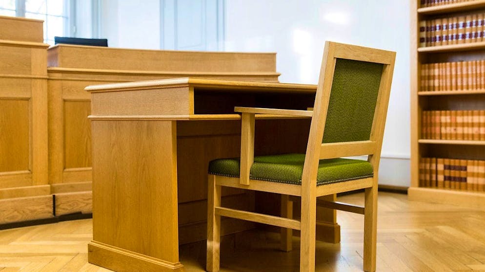 A man is in the dock before the Bernese High Court after allegedly murdering his sex partner in January 2021 and dumping her body in Lake Thun. (archive image)