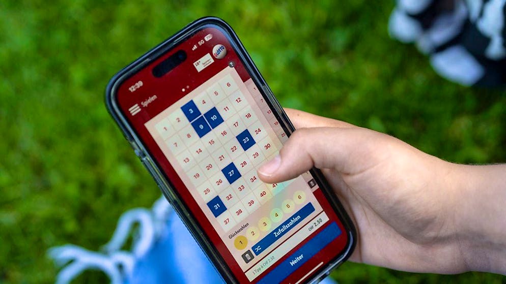 With this pick, the player would have won nothing on Wednesday. The correct numbers were 6, 13, 27, 30, 32, 35 and the lucky number 1 (archive image).