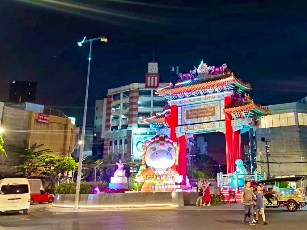 A hippo girl as a box office hit: the Moo Deng phenomenon - Gallery. The "Bangkok Illumination Festival" chose Moo Deng as its mascot and erected huge sculptures.