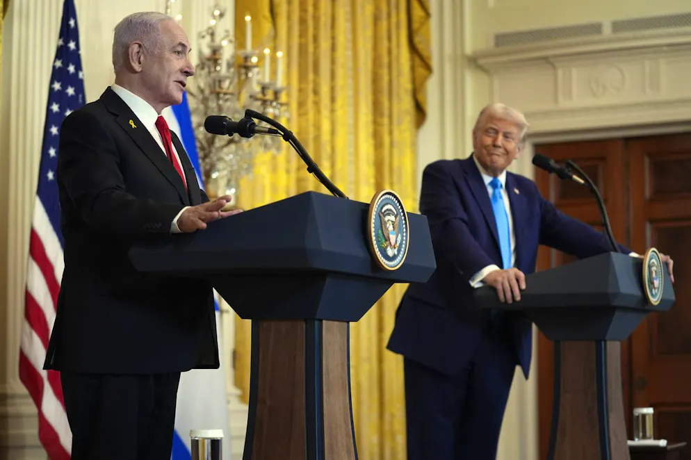 Le président Donald Trump et le Premier ministre israélien Benjamin Netanyahu participent à une conférence de presse dans la salle Est de la Maison Blanche, mardi 4 février 2025, à Washington. (AP Photo/Evan Vucci)