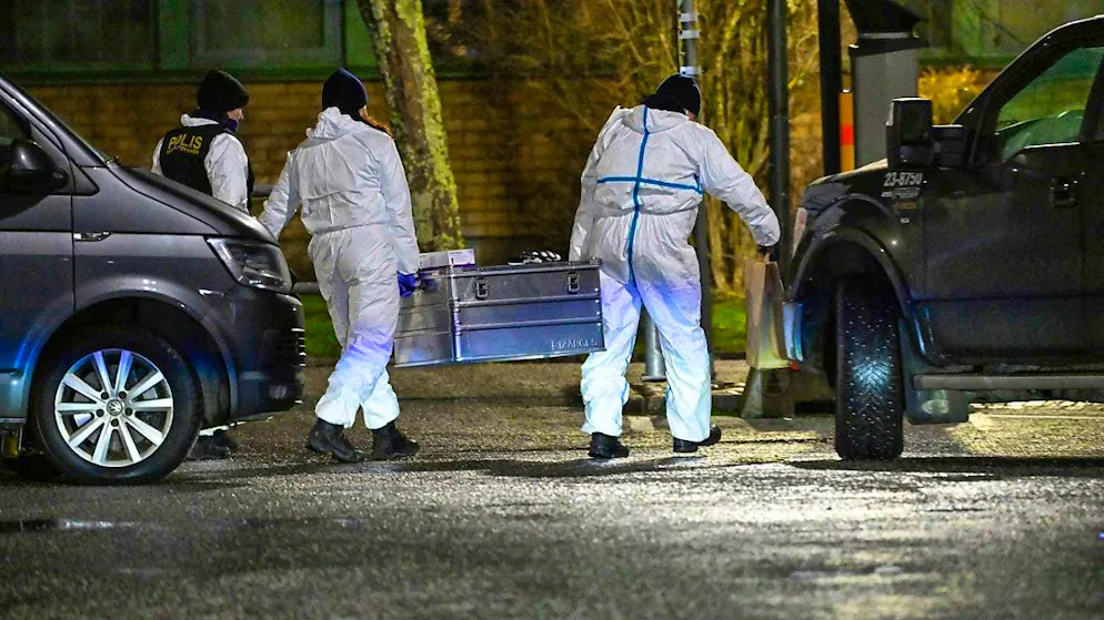 Police officers work at the scene of the crime at Risbergska School. Several people have been killed by gunfire at a school in Örebro, Sweden. Photo: Pontus Lundahl/TT News Agency/AP/dpa