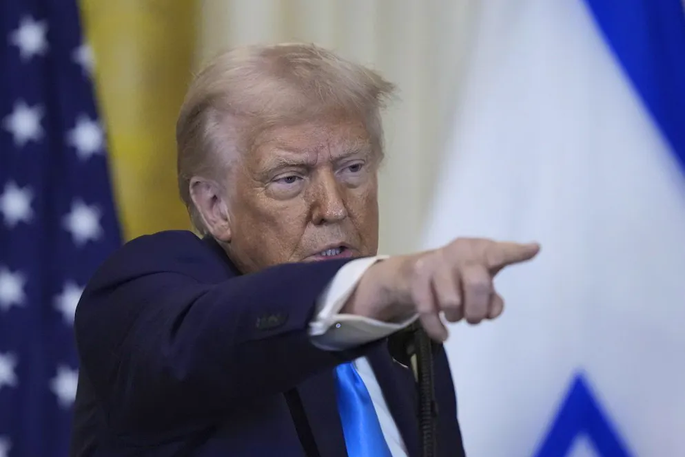 Le président Donald Trump et le Premier ministre israélien Benjamin Netanyahu répondent aux questions lors d'une conférence de presse dans la salle Est de la Maison Blanche, mardi 4 février 2025, à Washington. (AP Photo/Alex Brandon)