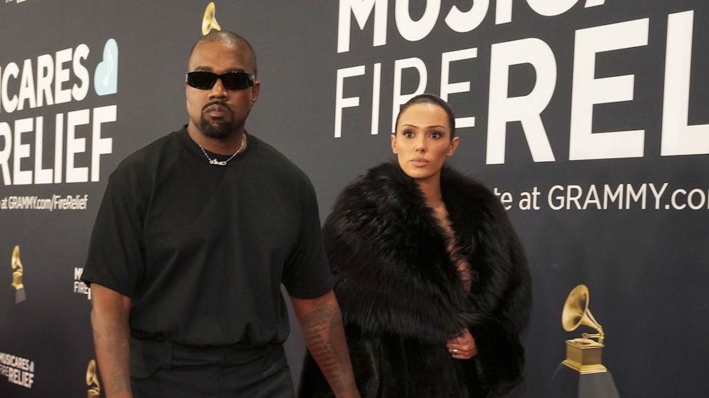 Spesso seminuda. Chi è Bianca Censori, la moglie dai look audaci di Kanye West?