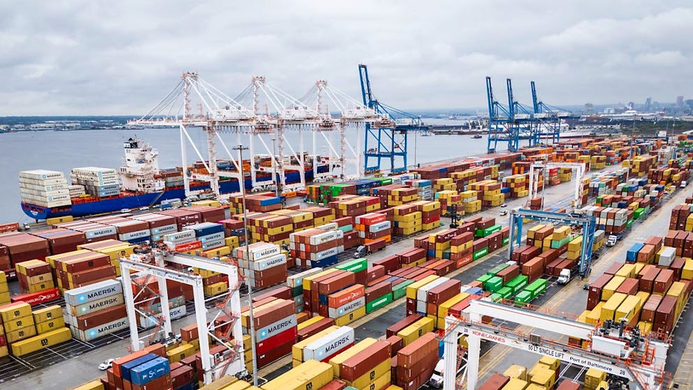 Le déficit commercial avec les deux voisins des Etats-Unis, Canada et Mexique, a connu une évolution différente en 2024. Il est en recul avec le Canada à 63 milliards de dollars, mais s'est creusé avec le Mexique à 172 milliards.