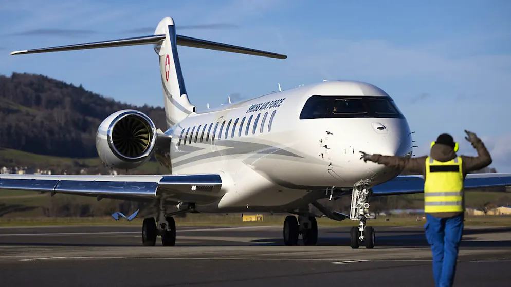 Zu gross für Hangar: Bundesratsjet statt in Belp BE in Payerne VD - Gallery. Deutlich grösser als der bisherige Bundesratsjet: Der Bombardier Global 7500 bei seiner Präsentation Ende Januar in Bern-Belp.