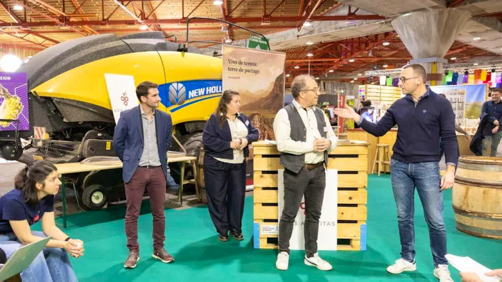 Pour le directeur de l'Ecole valaisanne  d'agriculture, Raphaël Gaillard (ici en interview), le 1er Vitiday doit redonner son aura au métier de viticulteur.