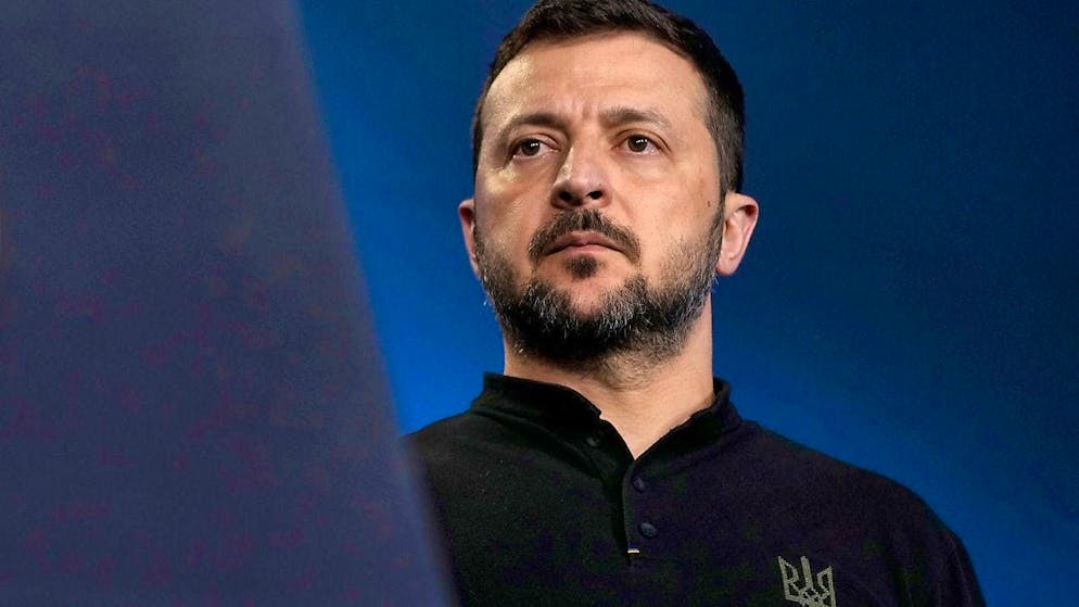 ARCHIVE - Ukrainian President Volodymyr Zelensky listens as US President Biden speaks during an event on the Ukraine Compact on the sidelines of the NATO summit in Washington. Zelenskyi thanked Biden for the new sanctions against Moscow. Photo: Susan Walsh/AP/dpa