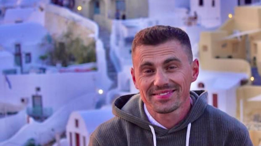 Eyewitness reports from Santorini. 