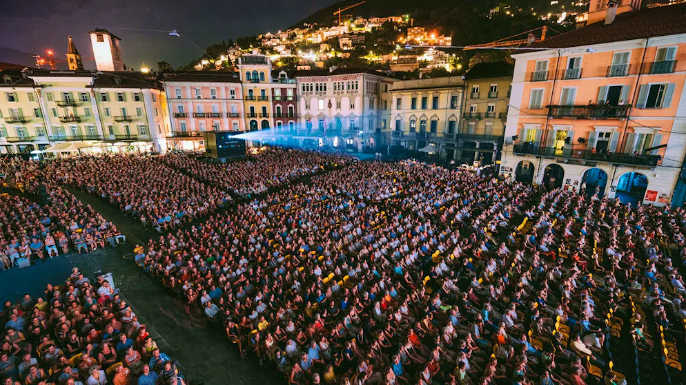 Die Piazza Grande in Locarno dient auch immer wieder als Open-Air-Kino beim Locarno Filmfestival.