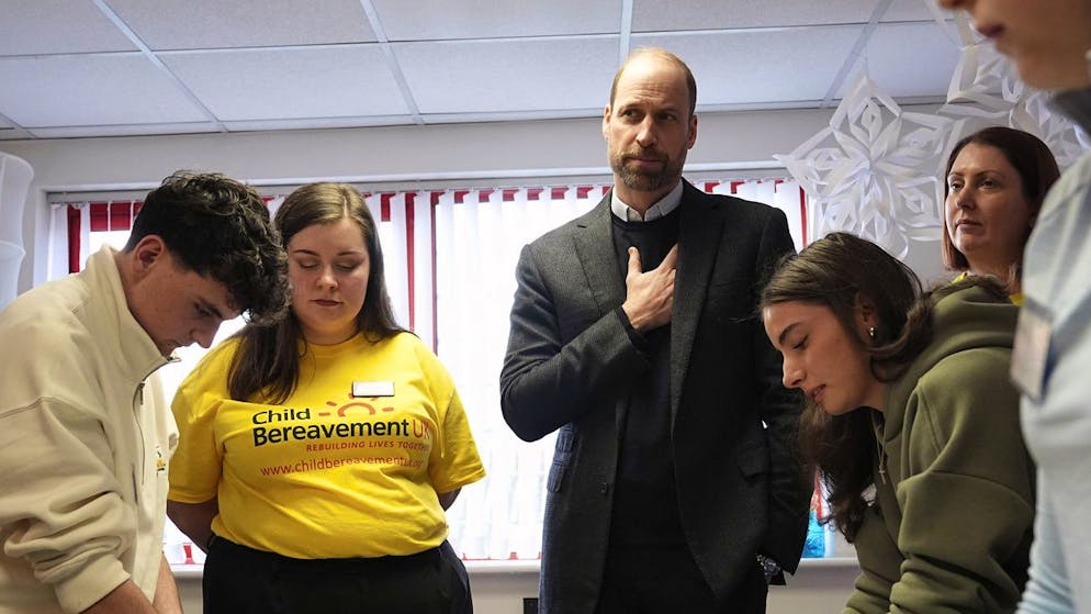 In ricordo di Diana. Il principe William incontra dei giovani in lutto: «Difficile trovare le parole per dire ciò che si prova»