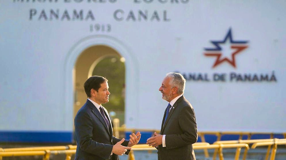 ARCHIVE - US Secretary of State Marco Rubio (l) and Panama Canal Authority Administrator Ricuarte Vásquez talk during a tour of the Miraflores Locks. Photo: Mark Schiefelbein/POOL AP/dpa