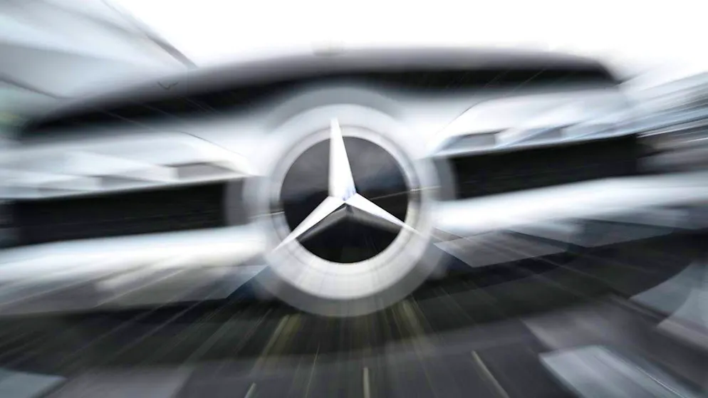 The heads of Deutsche Bank, Siemens and Mercedes-Benz have issued a joint appeal for an open Germany. They are also calling for a completely new economic policy. (archive picture)