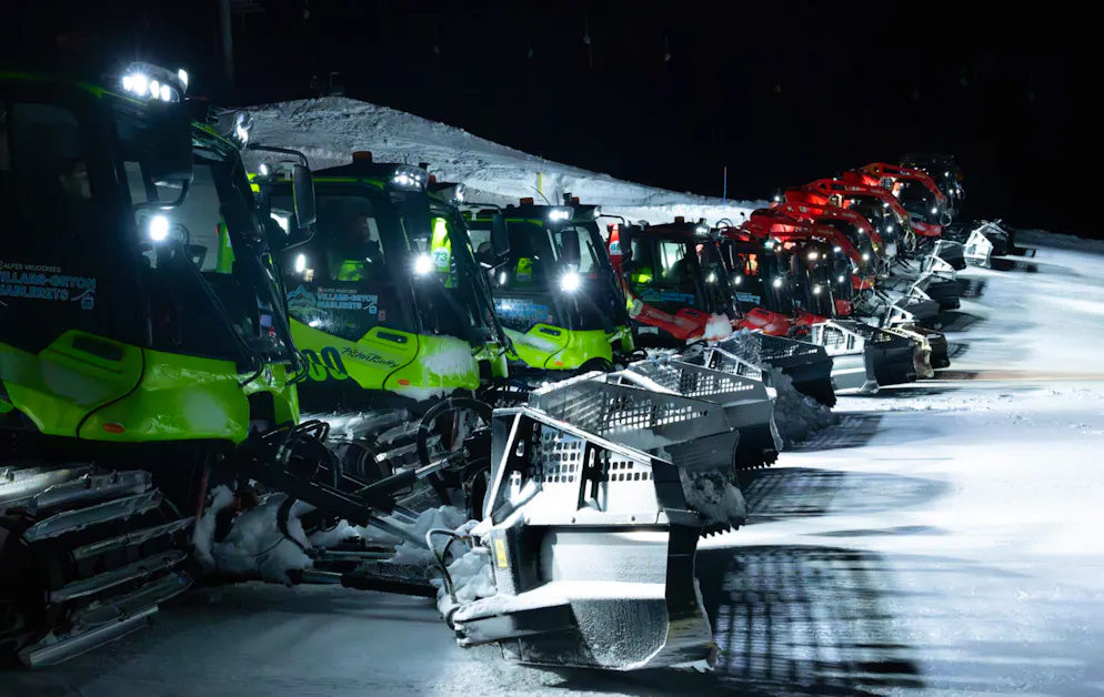 Dameuses. Les machines alignées.
