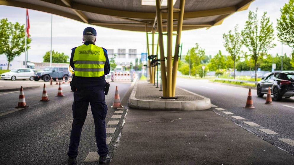 Border guards at the highway customs in Kreuzlingen.