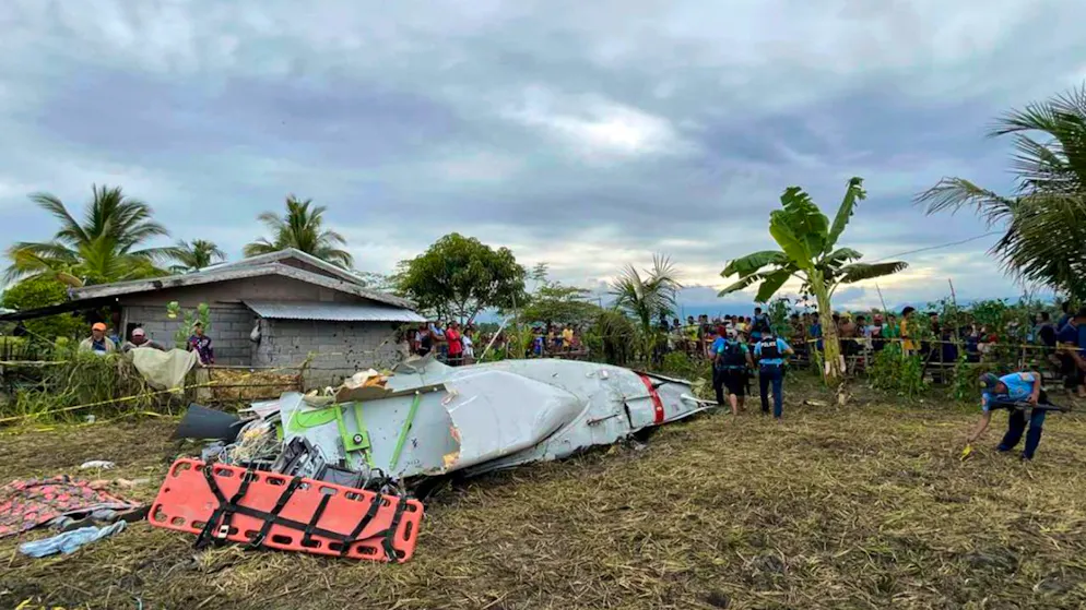 Wrackteile eines Flugzeugs liegen in der philippinischen Provinz Maguindanao del Sur. Foto: Sam Mala/Sam Mala/AP/dpa