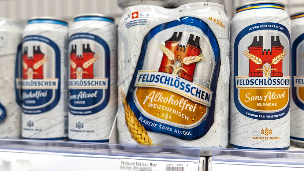 Die Brauerei Feldschlösschen hat 2024 unter der negativen Konsumentenstimmung und dem schlechten Wetter gelitten. Der Umsatz ist um 1 Prozent gesunken. Bei der Stange halten konnte Feldschlösschen die Trinker mit alkoholfreien Bieren sowie Craft- und Spezialbieren. (Archivbild)