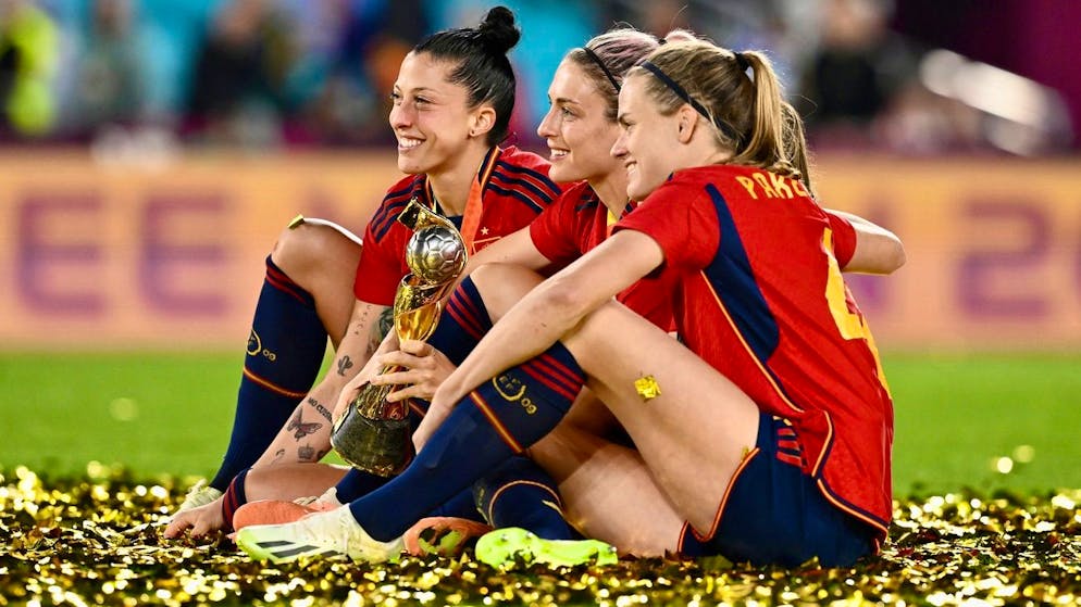 Alexia Putellas (au centre) et Irene Paredes (à droite) ont évoqué l’état mental de Jenni Hermoso après la finale de la Coupe du monde.