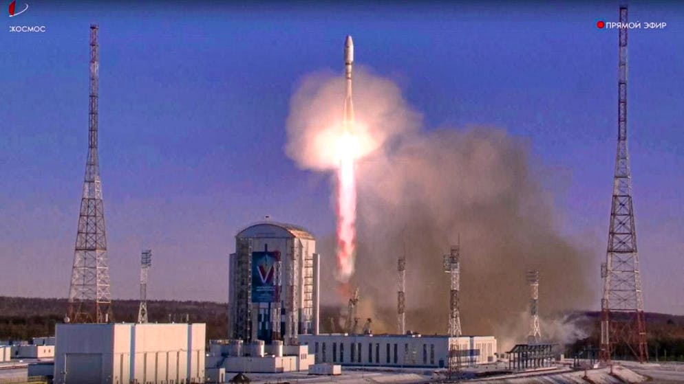 HANDOUT - A Soyuz rocket lifts off from a launch site in Vostochny, eastern Russia, to put satellites, including two built by Iran, into orbit. Photo: -/Roscosmos State Space Corporation via AP/dpa