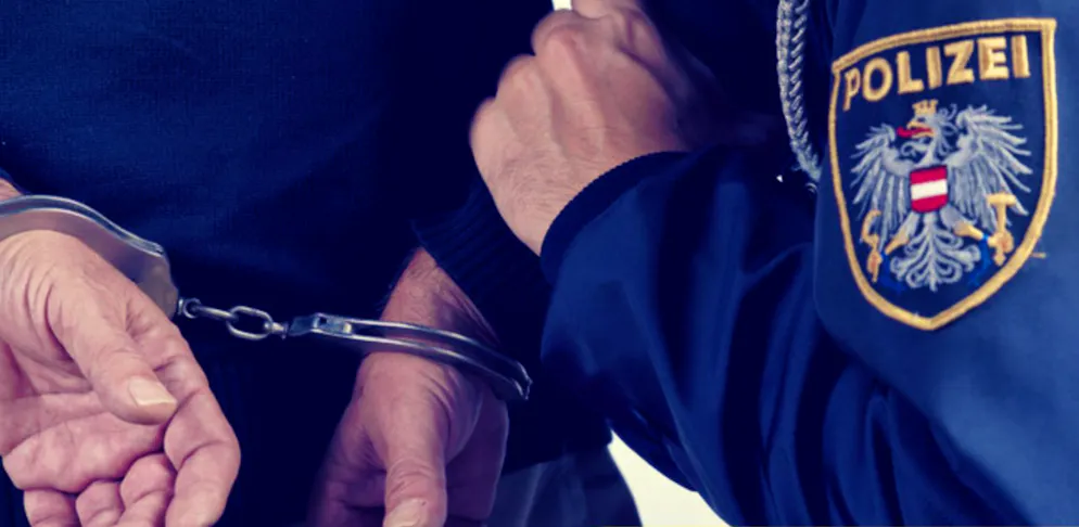 Ein Mann überfällt eine Bank, um der Polizei Geld für die Verbrechensbekämpfung geben zu können (Symbolbild).