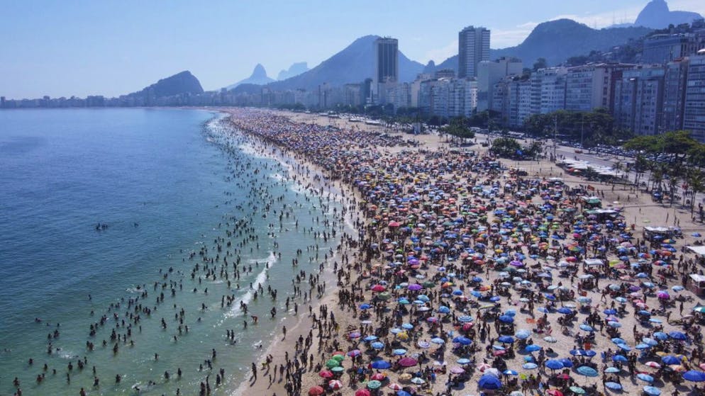 La mitica spiaggi di Copacabana a Rio de Janeiro