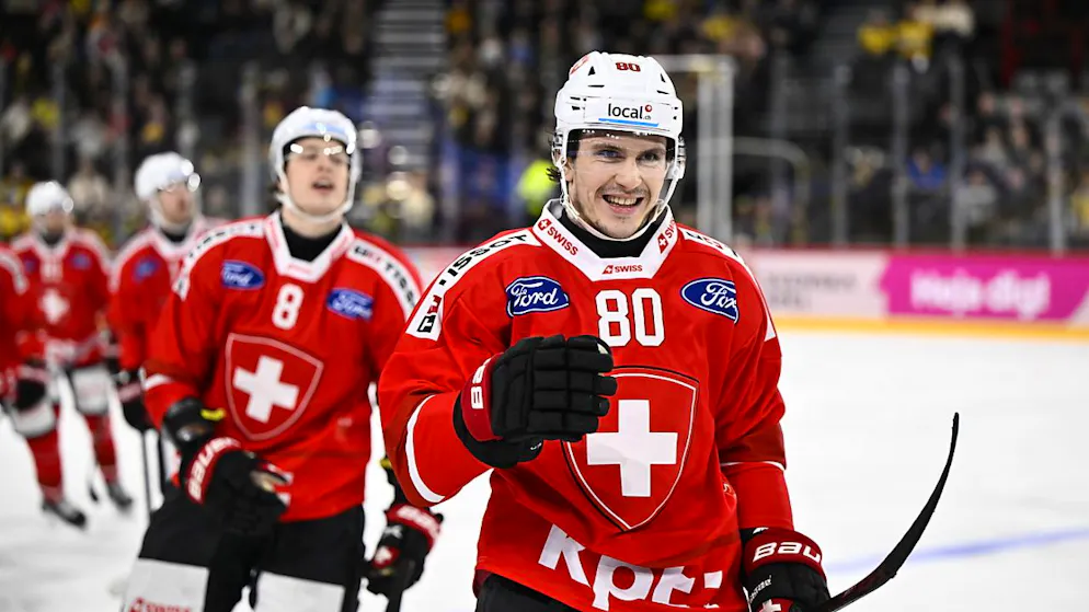 Nicolas Baechler freut sich über sein erstes Länderspiel-Tor