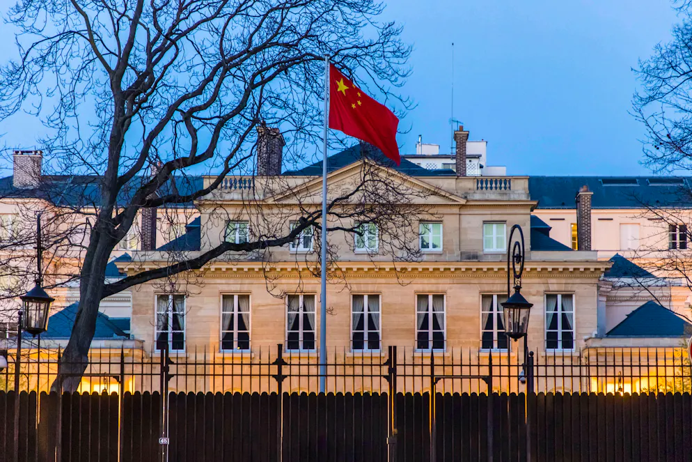 Pékin souhaite déplacer son ambassade, souhait vivement critiqué par les Londoniens.