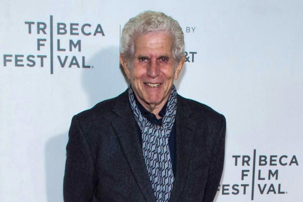Actor Tony Roberts has died at the age of 85, his daughter has announced.