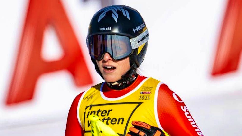 Lara Gut-Behrami is eliminated in the final third of the World Championship downhill in Saalbach.